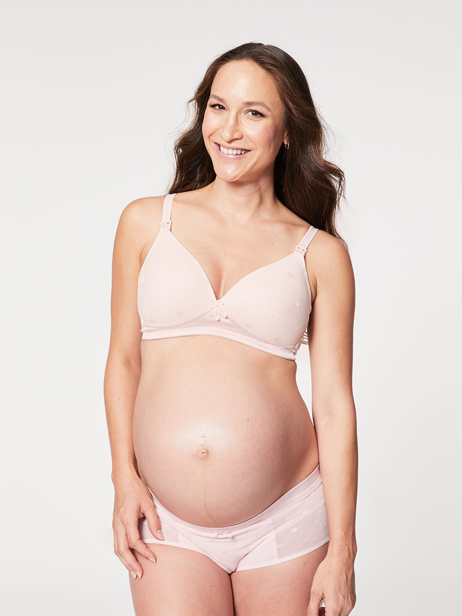 A mom wears a 34F nursing bra, This mom has huge natural 34…