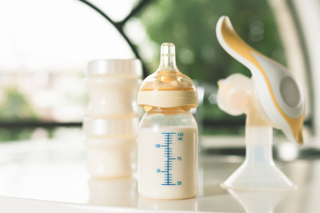 breastmilk in feeding bottle