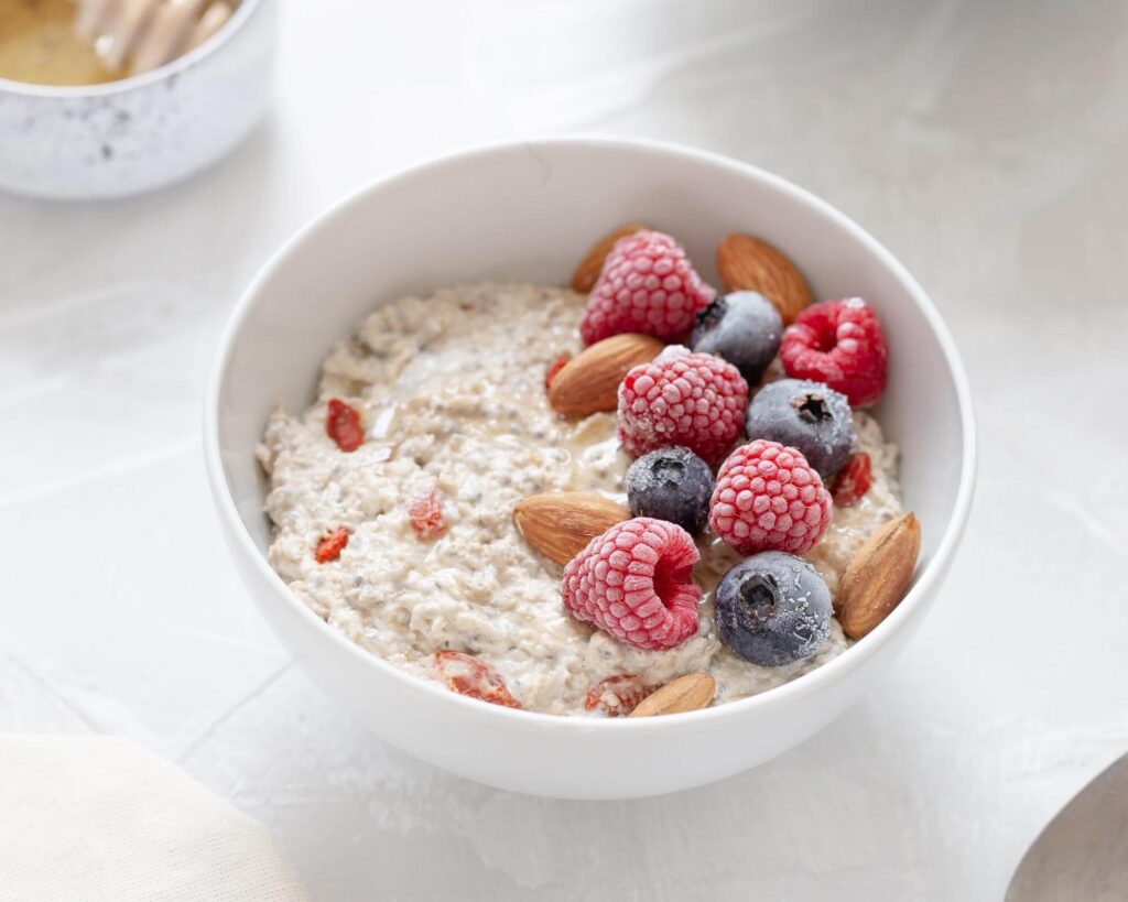 oatmeal with berries