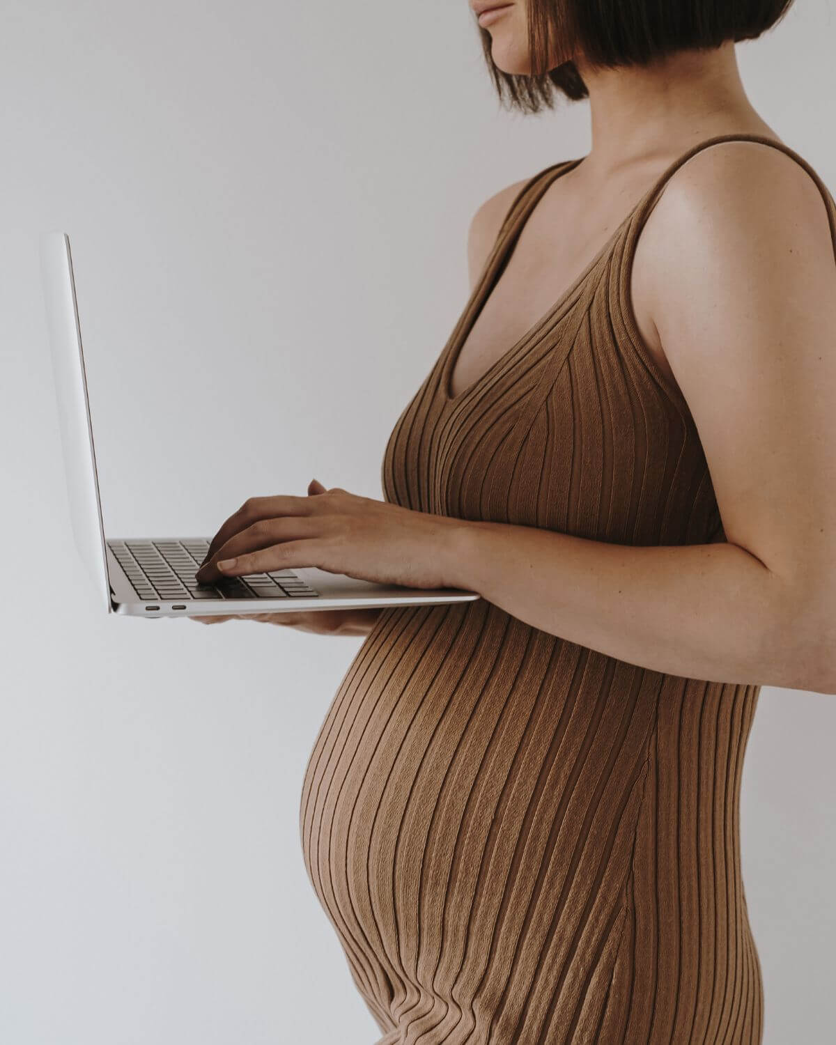 pregnant woman with a laptop
